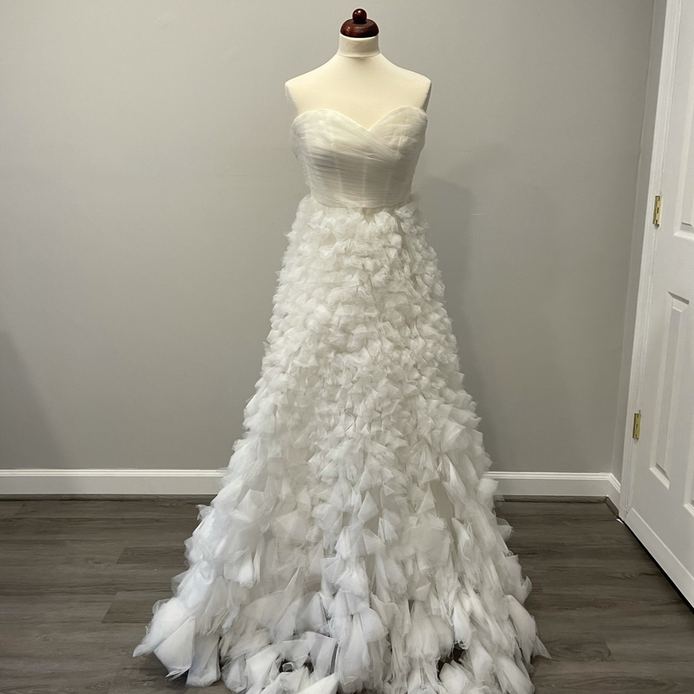 Monique lhuillier wedding dresses